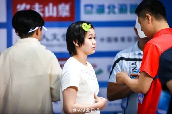 深富策略 全红婵现身武汉回应伤情 脚腕旧伤复发但仍状态良好